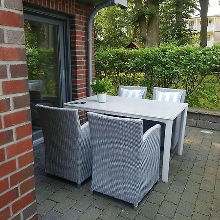 Idyllisches-ambiente-am-suedstrand-rechts * Wyk auf Föhr