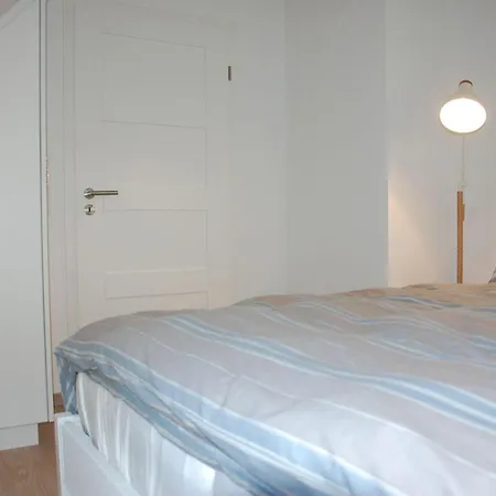 Idyllisches-ambiente-am-suedstrand-rechts * Wyk auf Föhr