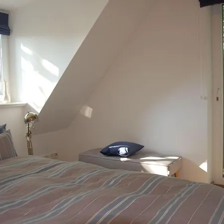 Idyllisches-ambiente-am-suedstrand-rechts 別荘 *