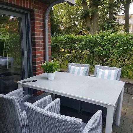 Idyllisches-ambiente-am-suedstrand-rechts *