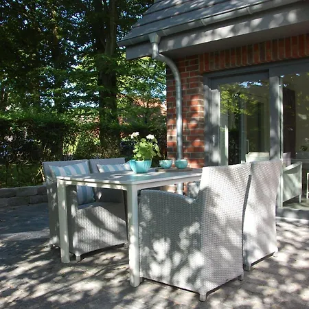 Idyllisches-ambiente-am-suedstrand-rechts 別荘 *