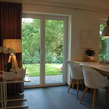 Idyllisches-ambiente-am-suedstrand-rechts 別荘 *