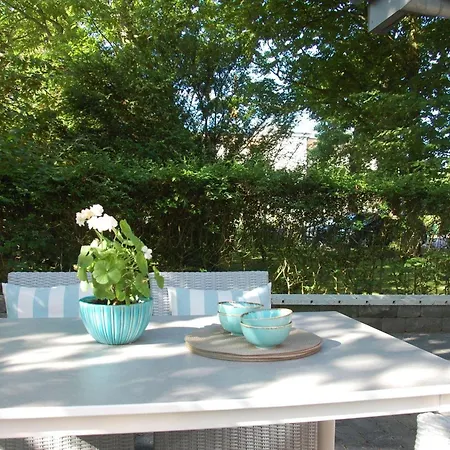 Idyllisches-ambiente-am-suedstrand-rechts 別荘 *