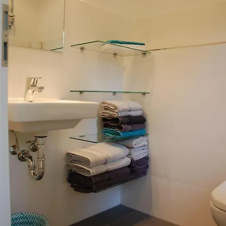 Idyllisches-ambiente-am-suedstrand-rechts *