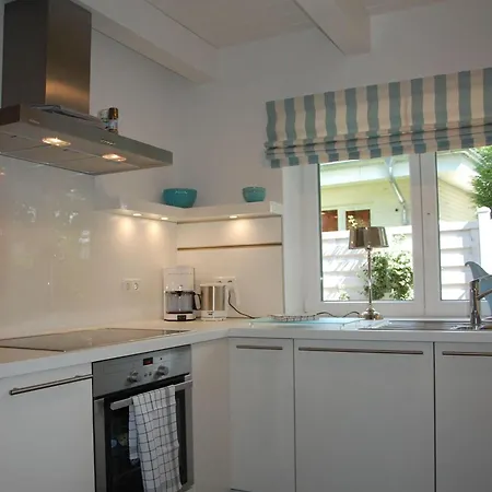 Idyllisches-ambiente-am-suedstrand-rechts Wyk auf Föhr