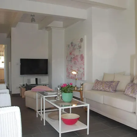 Idyllisches-ambiente-am-suedstrand-rechts * Wyk auf Föhr