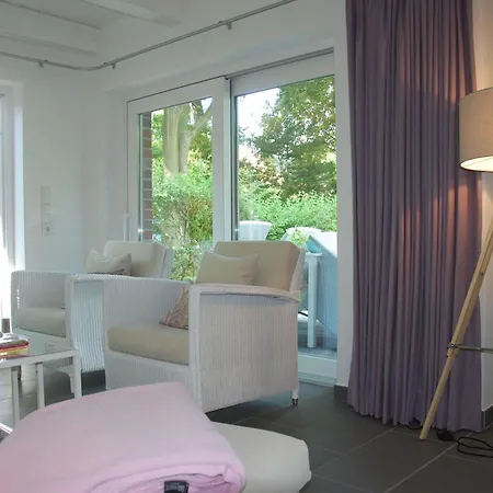 Idyllisches-ambiente-am-suedstrand-rechts *