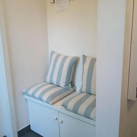 Idyllisches-ambiente-am-suedstrand-rechts 別荘