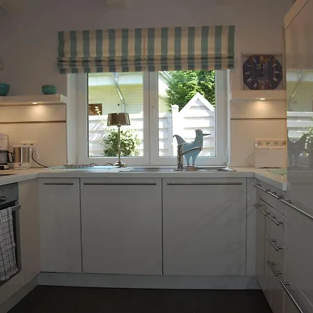 Idyllisches-ambiente-am-suedstrand-rechts * Wyk auf Föhr