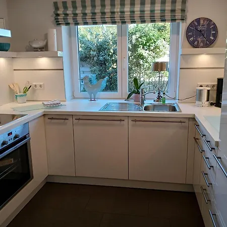 Idyllisches-ambiente-am-suedstrand-rechts * Wyk auf Föhr