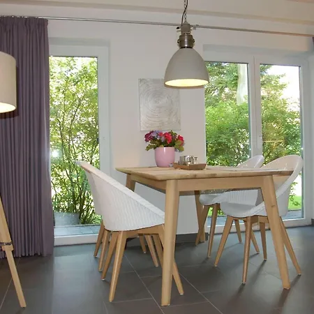 Idyllisches-ambiente-am-suedstrand-rechts *