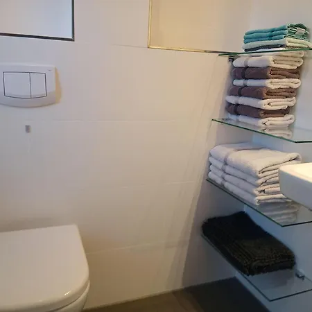 Idyllisches-ambiente-am-suedstrand-rechts Wyk auf Föhr