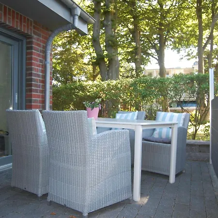 Idyllisches Ambiente Am Südstrand - Rechts Ferienhaus